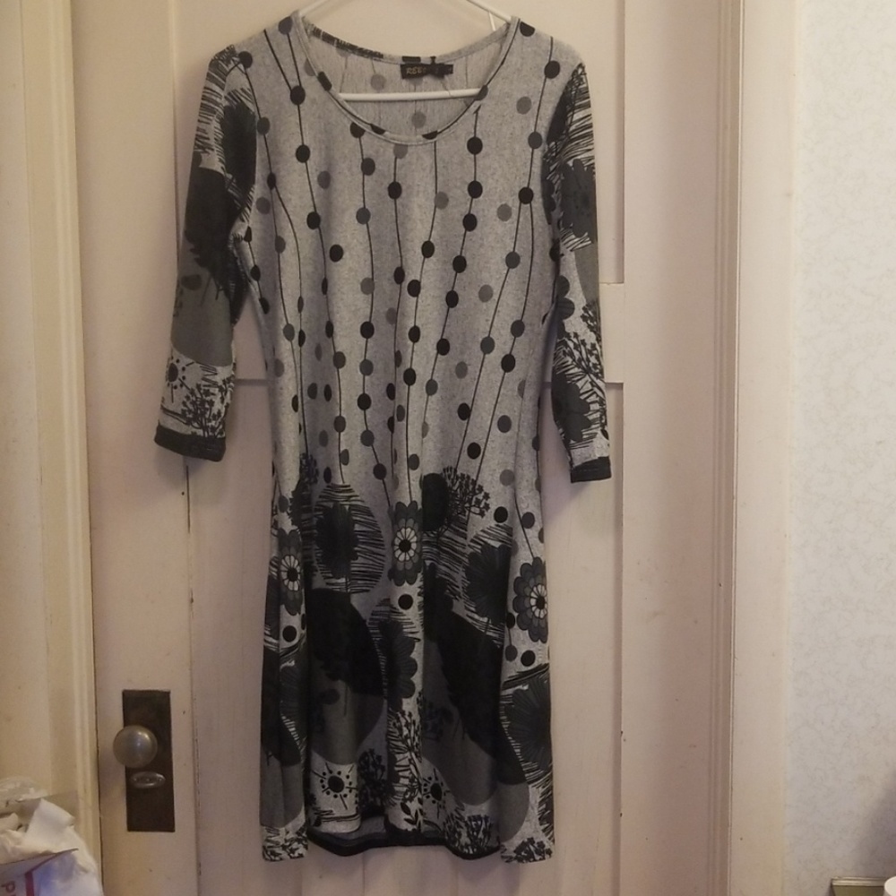 Nwt 3/4 sleeve grey print scoop neck dress - Picture 3 of 8